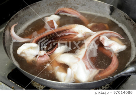 セーイカ下足のボイル(下ごしらえ) セーイカ下足のボイル(下ごしらえ) 97014086