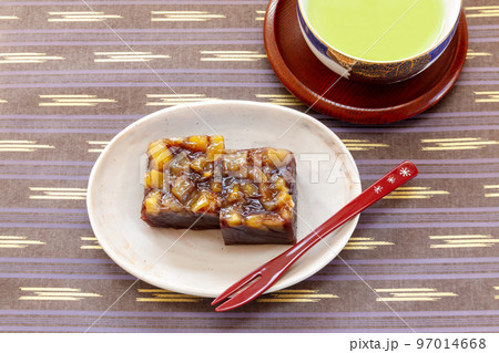 栗蒸し羊羹のおやつと日本茶 栗蒸し羊羹のおやつと日本茶 97014668