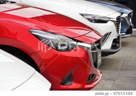 中古車イメージ 販売店に並ぶ車 マツダ車 中古車イメージ 販売店に並ぶ車 マツダ車 97015388