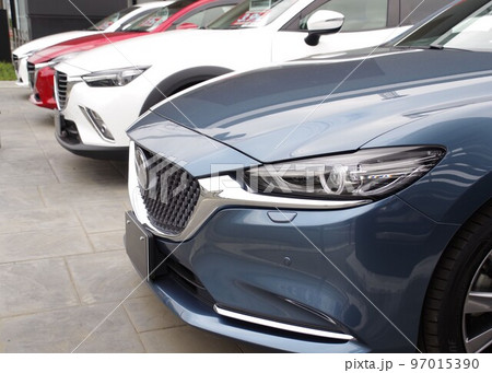 中古車イメージ 販売店に並ぶ車 マツダ車 中古車イメージ 販売店に並ぶ車 マツダ車 97015390