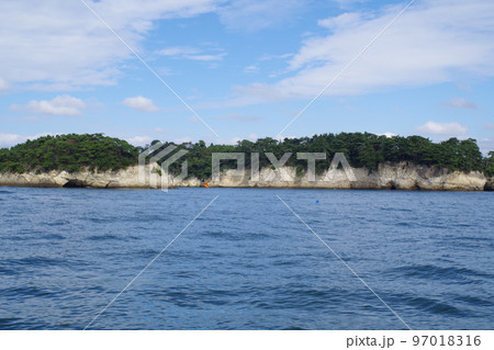 松島湾の小島の景色 97018316