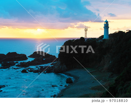 和歌山県朝日夕陽百選 潮岬 四阿山からの日没を臨む 97018810