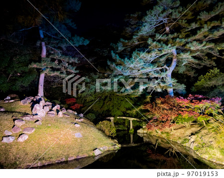 栗林公園秋のライトアップ 栗林公園秋のライトアップ 97019153