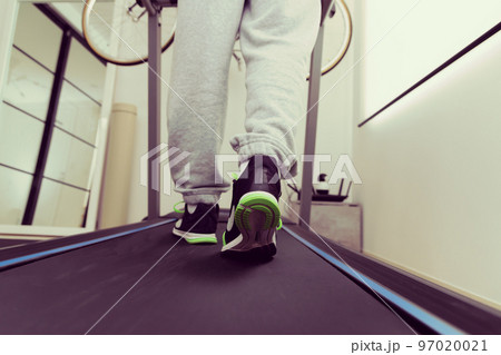 ランニングマシーン　コロナ太り対策　パーソナルジム 97020021