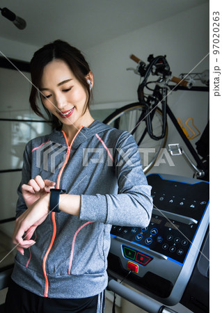 自宅のパーソナルジム 97020263