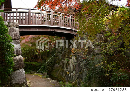 紅葉真っ盛り 秋の丈山苑 詩泉閣 紅葉真っ盛り 秋の丈山苑 詩泉閣 97021283