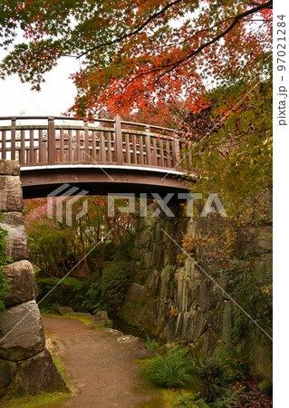 紅葉真っ盛り 秋の丈山苑 詩泉閣 紅葉真っ盛り 秋の丈山苑 詩泉閣 97021284