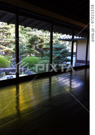 紅葉真っ盛り 秋の丈山苑 詩泉閣 紅葉真っ盛り 秋の丈山苑 詩泉閣 97021338