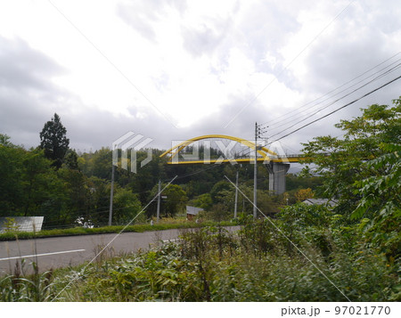 北海道ニセコ町のニセコ大橋の風景 97021770
