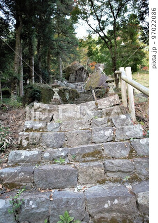 縄文時代の史跡、岩屋岩蔭遺跡、いわやいわかげいせき、岐阜県下呂市金山町、飛騨街道、 金山巨石群 縄文時代の史跡、岩屋岩蔭遺跡、いわやいわかげいせき、岐阜県下呂市金山町、飛騨街道、 金山巨石群 97022086