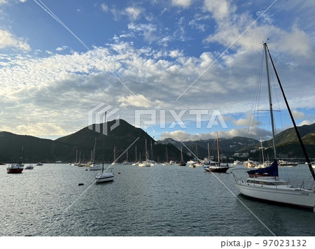 ミシュラン3つ星のコース料理。美味しい食べ物。インスタ映えするフード。 ミシュラン3つ星のコース料理。美味しい食べ物。インスタ映えするフード。 97023132