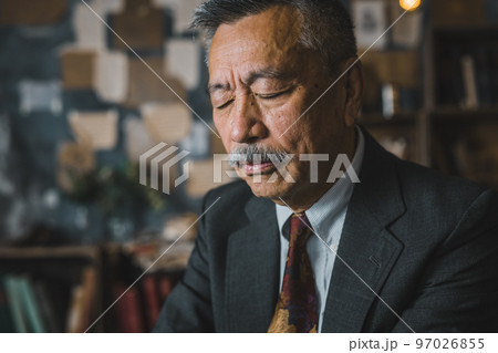 シニア男性ポートレート 97026855