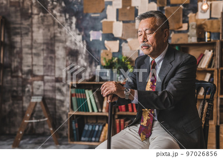シニア男性ポートレート 97026856