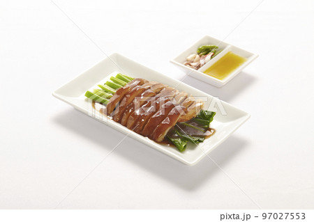 Boiled pork knuckle with chinese herbs. Served with Thai style pickled chili in vinegar. 97027553