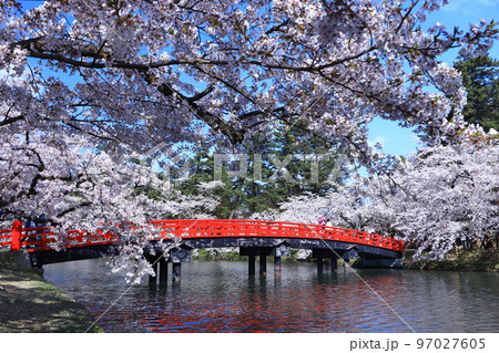 弘前公園の西堀に架る橋 97027605