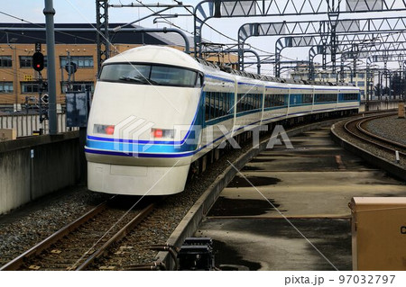 蔵の街『栃木』を経て日光路を行く…東武特急『スペーシア』　豪華特急で日光・鬼怒川へ 97032797
