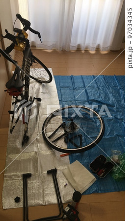 自転車のメンテナンス 97034345
