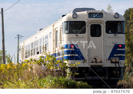【北条鉄道】のどかな景色の中を走る列車 【北条鉄道】のどかな景色の中を走る列車 97037470