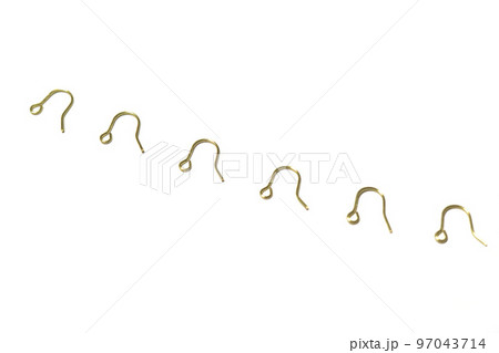 フックピアスのパーツの集団行動　山登り 97043714