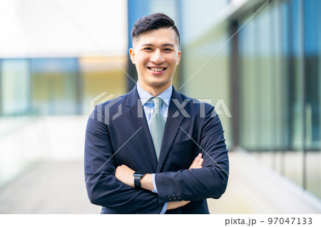 男性、ビジネス、ビジネスマン、日本人、スーツ、フォーマル、CEO、若手社長、オフィス、男性社員 男性、ビジネス、ビジネスマン、日本人、スーツ、フォーマル、CEO、若手社長、オフィス、男性社員 97047133