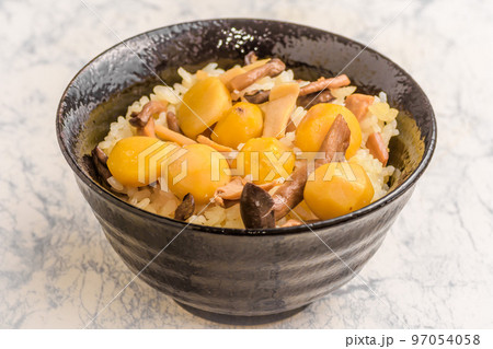 栗とキノコの炊込み御飯 97054058