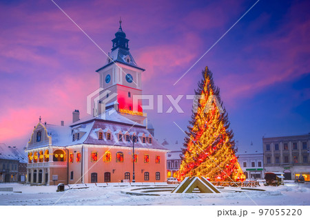 Brasov, Romania - Winter scenic Christmas Tree in downtown, touristic Transylvania. 97055220