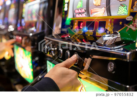ギャンブル　スロット　ゲーム 97055832