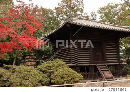 秋の唐招提寺経蔵 97055861