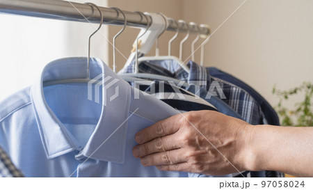 洗濯物の部屋干し・洋服の収納イメージ 洗濯物の部屋干し・洋服の収納イメージ 97058024