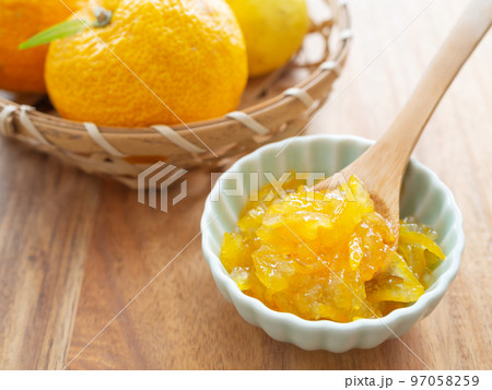 手作りの柚子ジャム 97058259