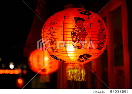 中国風の赤い提灯 97058695