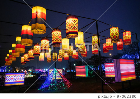 台湾ランタンフェスティバル　春節　桃園市開催 97062380