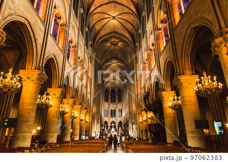 パリ　ノートルダム大聖堂　※大規模火災前撮影 97062383