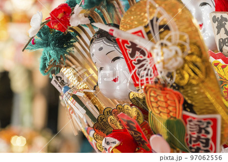 酉の市　熊手　商売繁盛　色鮮やか　家内安全　神社　年末　正月 97062556