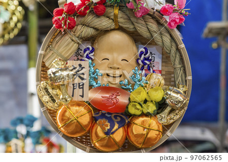酉の市 熊手 商売繁盛 色鮮やか 家内安全 神社 年末 正月 酉の市 熊手 商売繁盛 色鮮やか 家内安全 神社 年末 正月 97062565