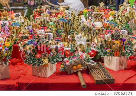 酉の市　熊手　商売繁盛　色鮮やか　家内安全　神社　年末　正月 97062573