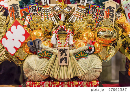 酉の市　熊手　商売繁盛　色鮮やか　家内安全　神社　年末　正月 97062587