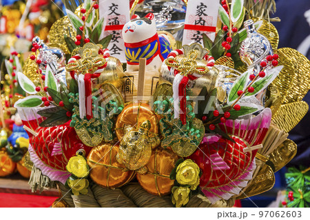 酉の市 熊手 商売繁盛 色鮮やか 家内安全 神社 年末 正月 酉の市 熊手 商売繁盛 色鮮やか 家内安全 神社 年末 正月 97062603