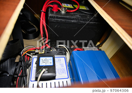 キャンピングカー電気設備 充電システム サブバッテリーシステム インバーター キャンピングカー電気設備 充電システム サブバッテリーシステム インバーター 97064306
