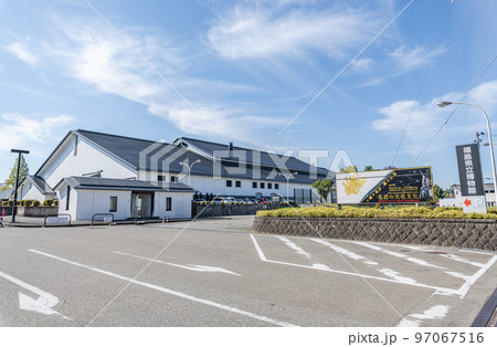 福島県会津若松市　晴天の福島県立博物館 97067516