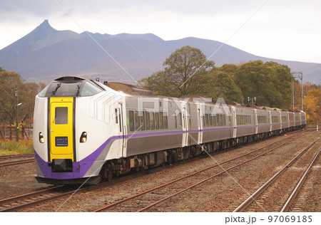駒ヶ岳と特急北斗号 97069185