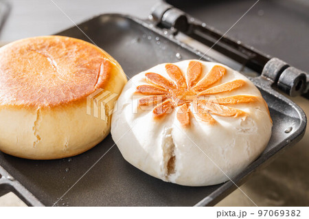 中華まんホットサンド 中華まんホットサンド 97069382