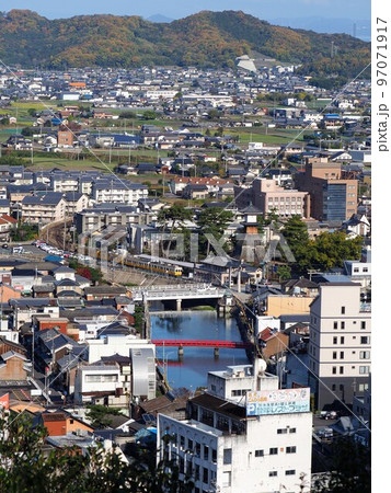 金山寺山の展望台より撮影した琴平の町並み【香川県仲多度郡琴平町】3 97071917
