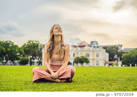 Young woman feeding an African Sacred ibis 97072039