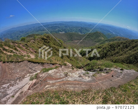 男三瓶山頂の火口地層 男三瓶山頂の火口地層 97072125