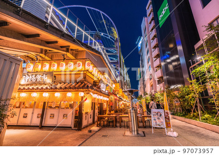 日本の東京都市景観 師走…BQ.1.1…屋外での感染リスクはほぼないが…渋谷横丁＝7日 97073957