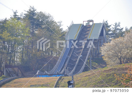 スキージャンプ台(ジャンプ台クラブハウス 長野県 飯山市) スキージャンプ台(ジャンプ台クラブハウス 長野県 飯山市) 97075050
