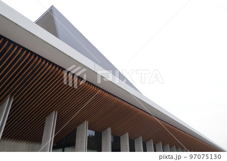 デザインにすぐれた複合施設の建物（越後妻有文化ホール「段十ろう」新潟県 十日町市） 97075130