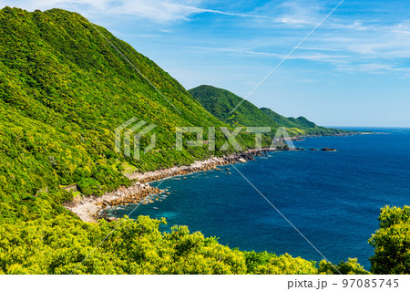 世界自然遺産屋久島の海と海岸(5月)新緑と西部林道地域　 97085745