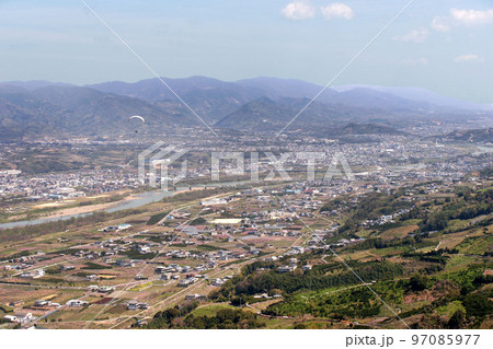 紀の川フライトパークから龍門橋方面に飛ぶ　和歌山県 97085977
